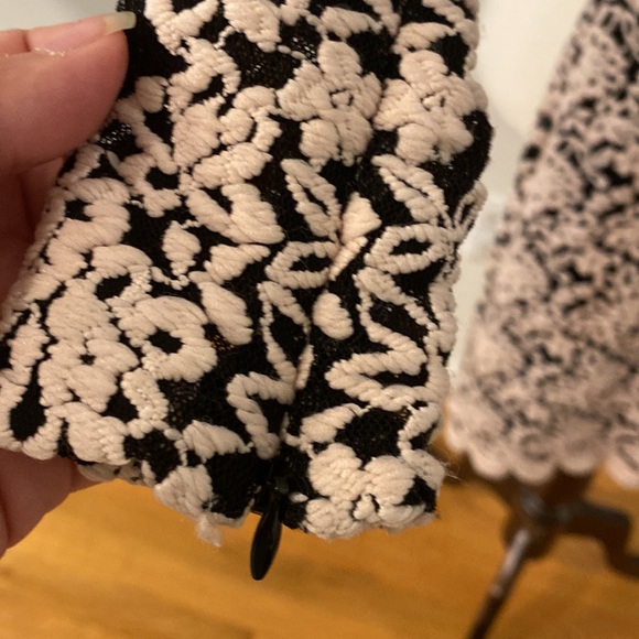 Alice + Olivia Khloe Open Back Lace Pattern Mini Dress Size 0 - Picture 7 of 16